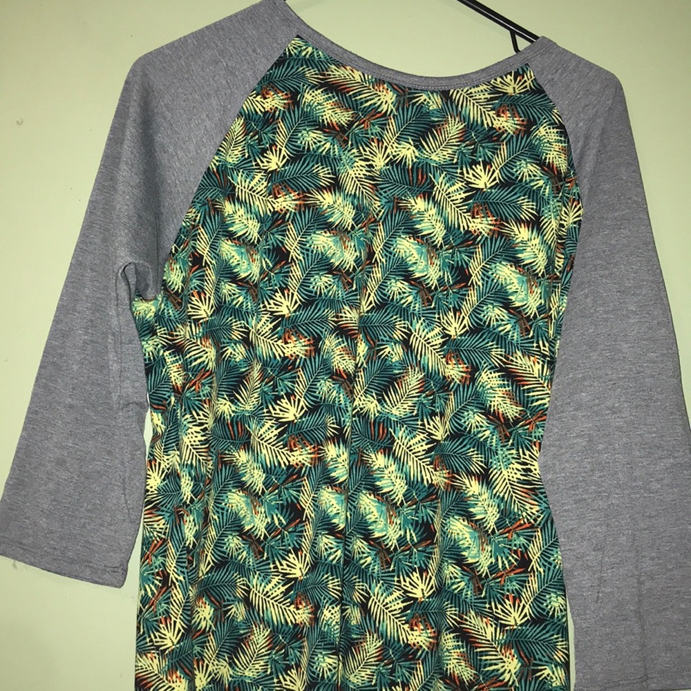 Lularoe Randy’s tee